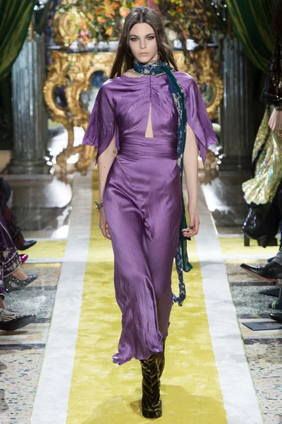 Look 27